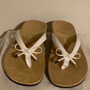 Vionic White Bow Toe-Post Sandals